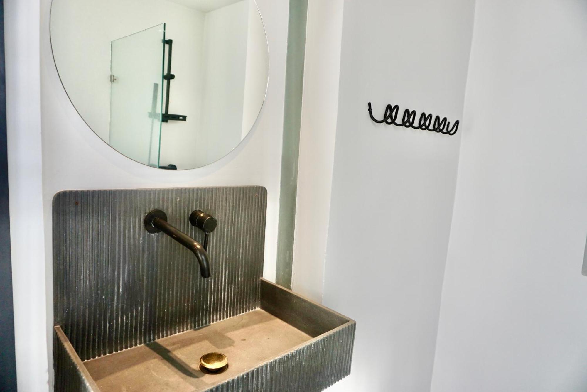 Hash Apartment With Unique Chill Design At Silom Soi 3 Bangkok Exterior foto