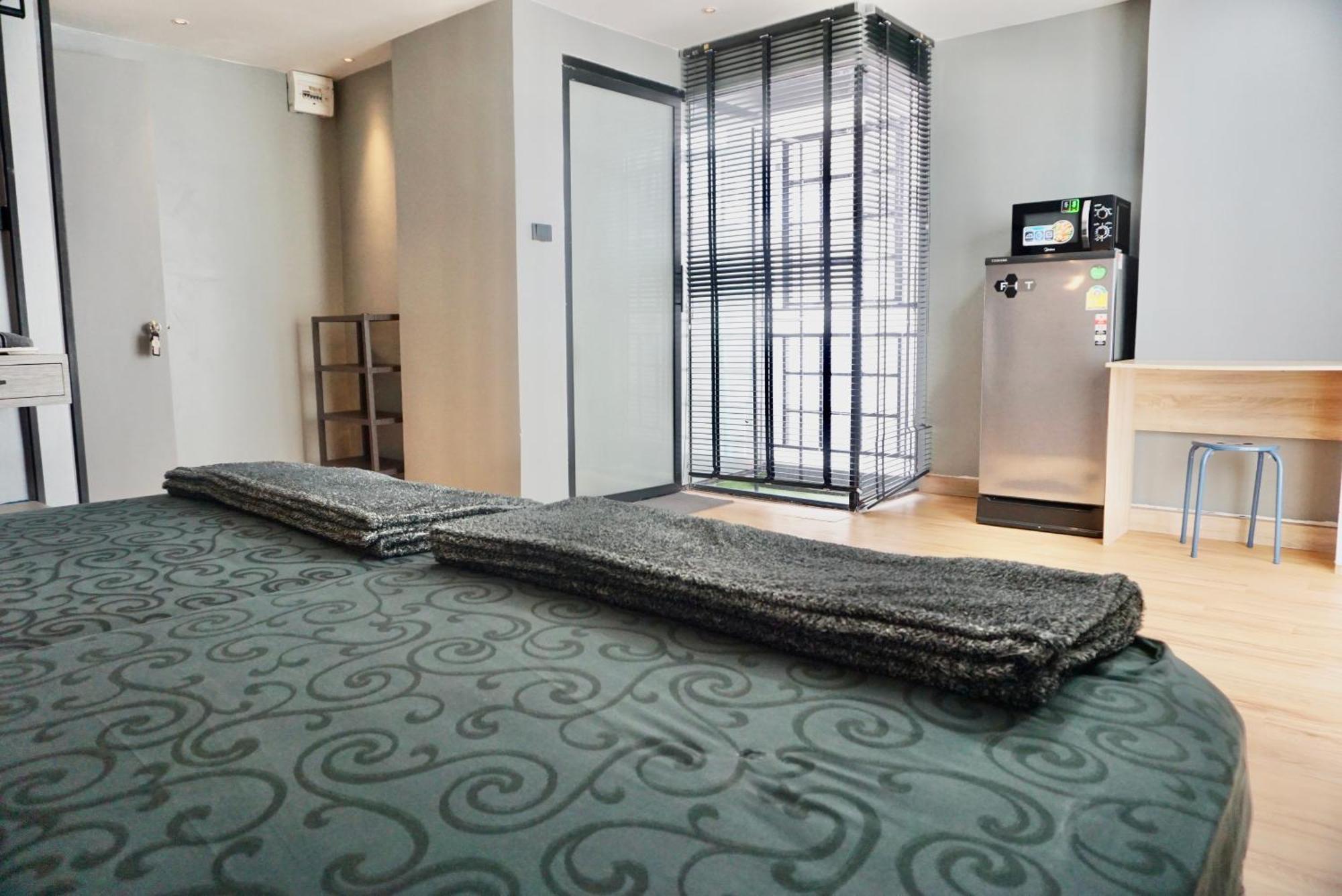Hash Apartment With Unique Chill Design At Silom Soi 3 Bangkok Exterior foto