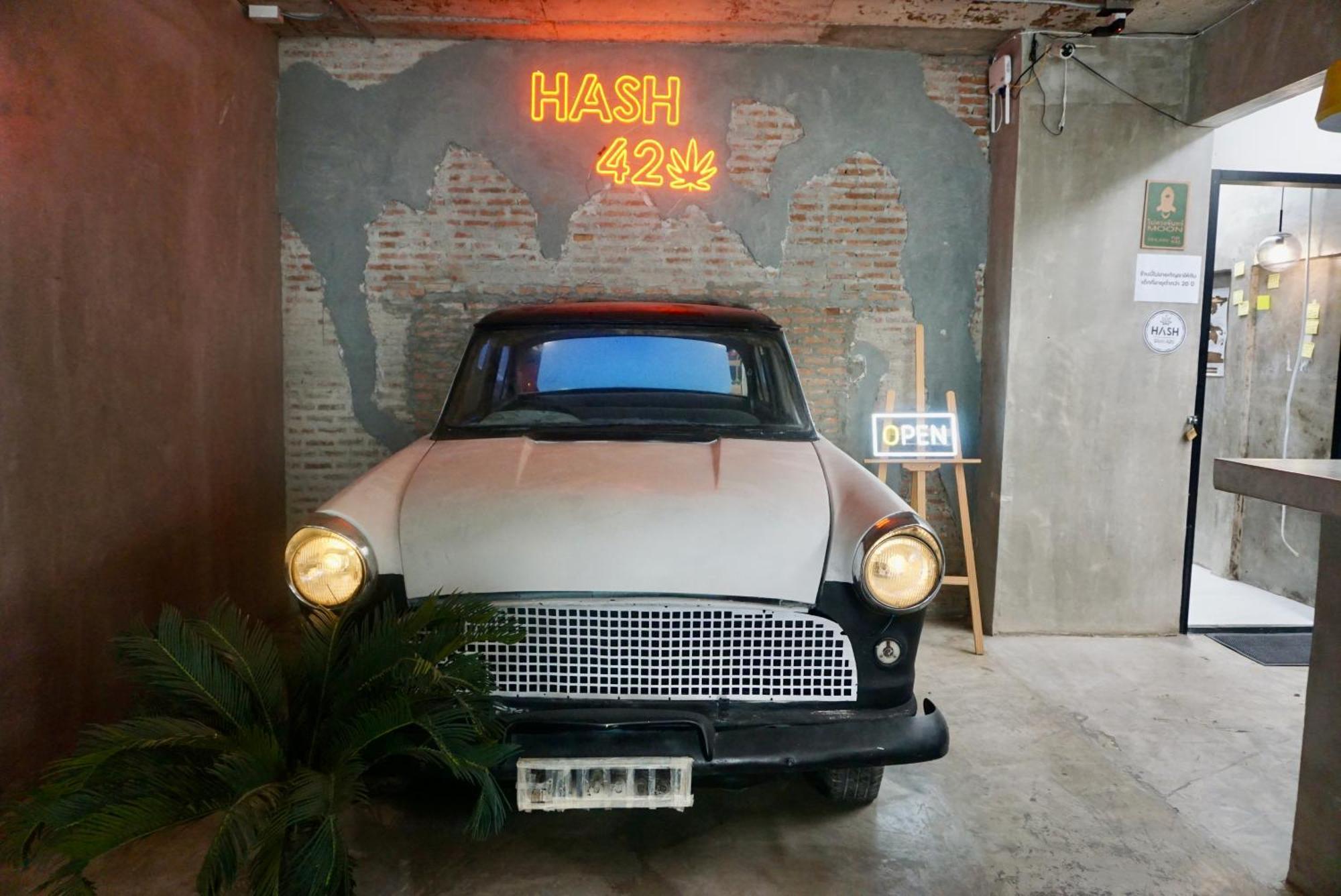 Hash Apartment With Unique Chill Design At Silom Soi 3 Bangkok Exterior foto