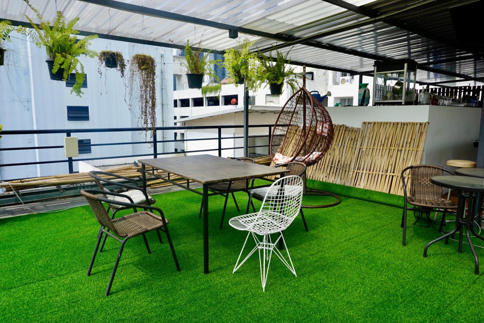 Hash Apartment With Unique Chill Design At Silom Soi 3 Bangkok Exterior foto